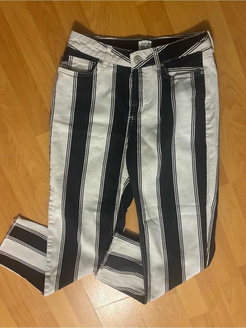 Urban Outfitters BDG Black And White Striped High Rise Tapered Leg Mom Jeans 26